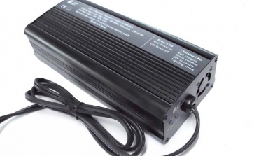 什么是蓄電池充電器？