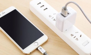 手機充電器輸出電流是直流還是交流電？如何安全使用？