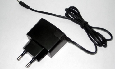 方便：手機(jī)、電腦、數(shù)碼相機(jī)通用充電器