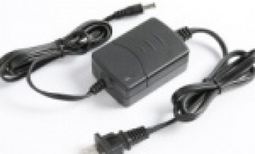 手搖式USB充電器，48小時(shí)可充滿一部手機(jī)
