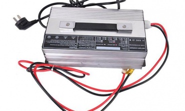 蓄電池自動(dòng)充電器原理圖